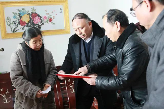 向他致敬！倒在扶貧攻堅(jiān)一線的工會(huì)好干部胡學(xué)發(fā)