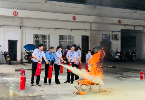 婺源公交、婺源長(zhǎng)運(yùn)舉行消防安全培訓(xùn)
