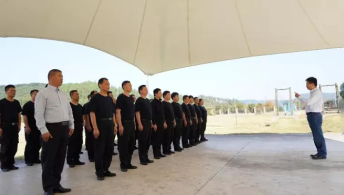 鷹潭長(zhǎng)運(yùn)、公交組建防恐維穩(wěn)應(yīng)急隊(duì)并開展拓展訓(xùn)練