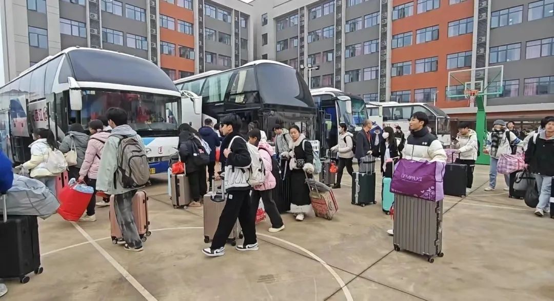 都市城際公交：“校園直通車”送你到家門口！