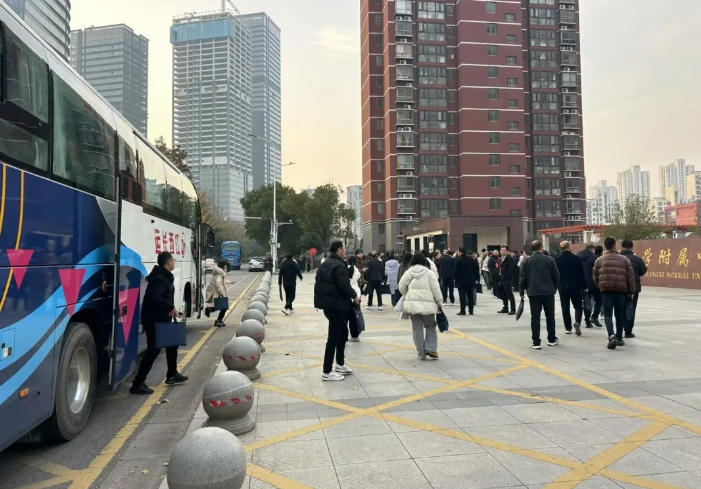 都市城際公交:圓滿完成全國第三十一屆校長峰會運(yùn)輸保障任務(wù)